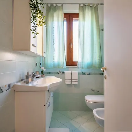 Casa Alice Con Ampio Balcone E Posto Auto * 葛伦坦马勒