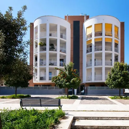 Апартаменты Casa Alice Con Ampio Balcone E Posto Auto